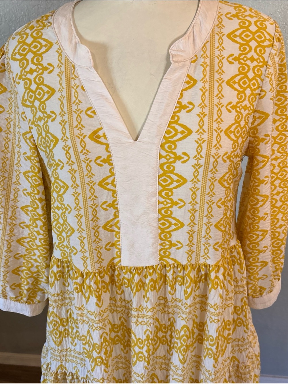 Yellow Patterned Tiered Midi Dress with V-Notch Neck - Picture 2 of 10